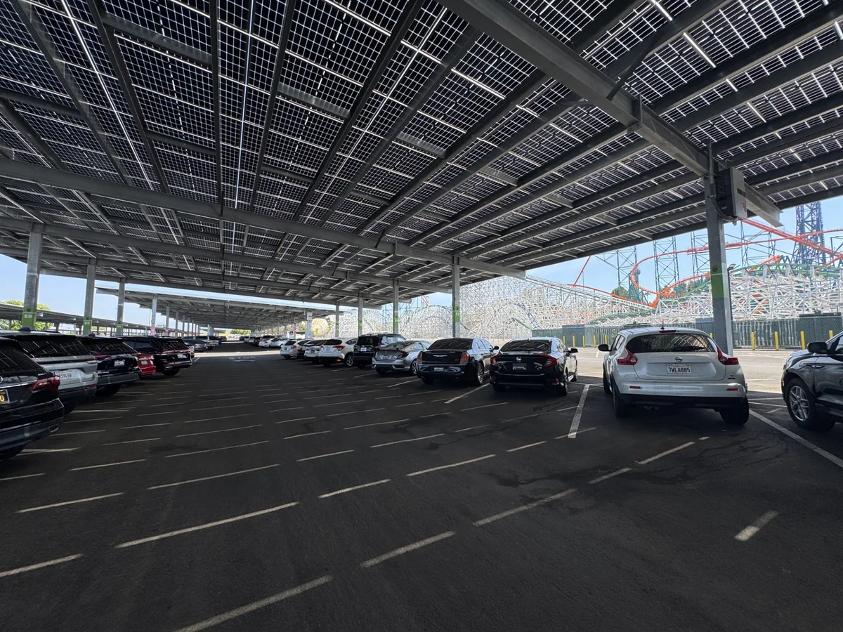 Six Flags Discovery Kingdom: solar photovoltaic carports, view 4